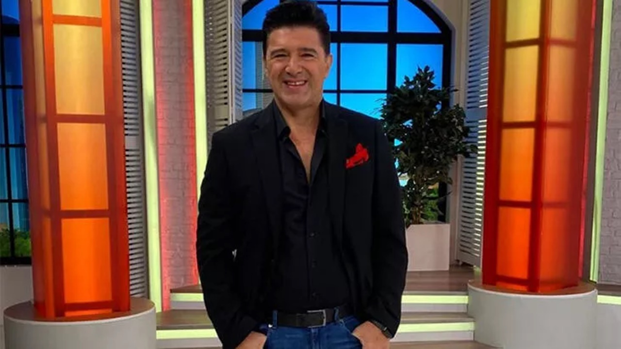 Hakan Ural'dan manidar paylaşım! 53 yaşındaki Ural'a korona sonrası bir haller oldu!