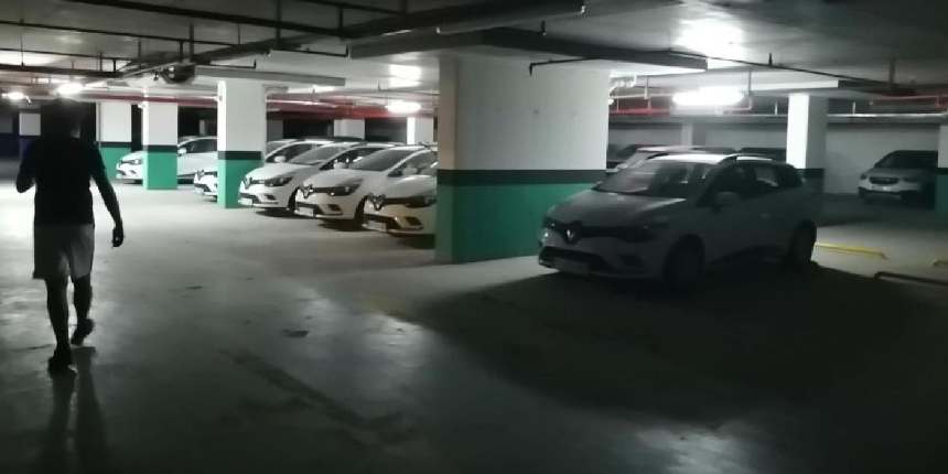 Sıfır otolar rezidansların otoparklarında stoklanıyor!