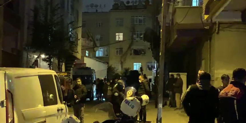 Bağcılar’da bıçaklı ve baltalı kavga: 4 yaralı