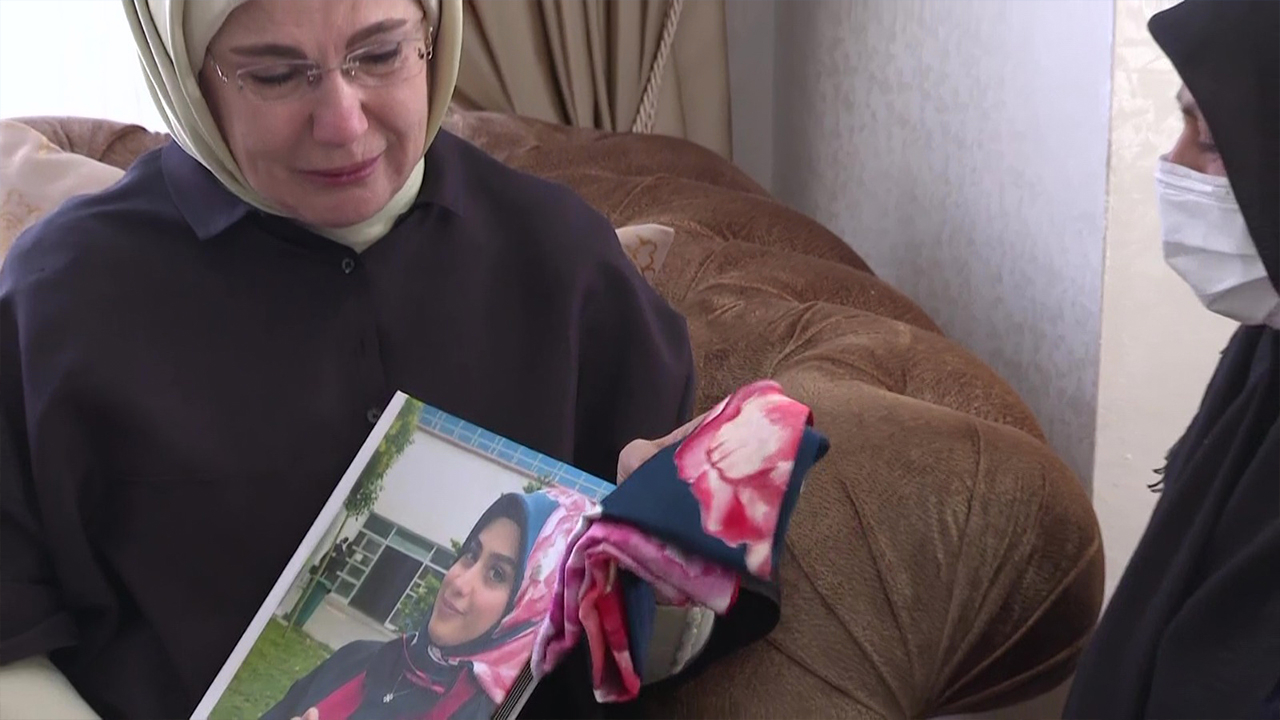 Başak Cengiz'in fotoğraflarını gören Emine Erdoğan gözyaşlarını tutamadı