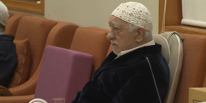 FETÖ elebaşı Gülen hastaneden yatarken örgütten dikkat çeken hamle: Eski görüntüsünü yayınladılar