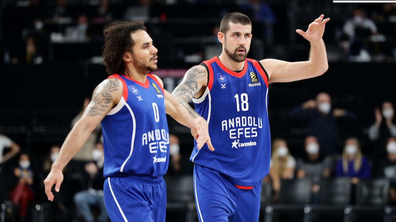Anadolu Efes'te işler yoluna giriyor... Olympiacos maçında müthiş bir son çeyrek!