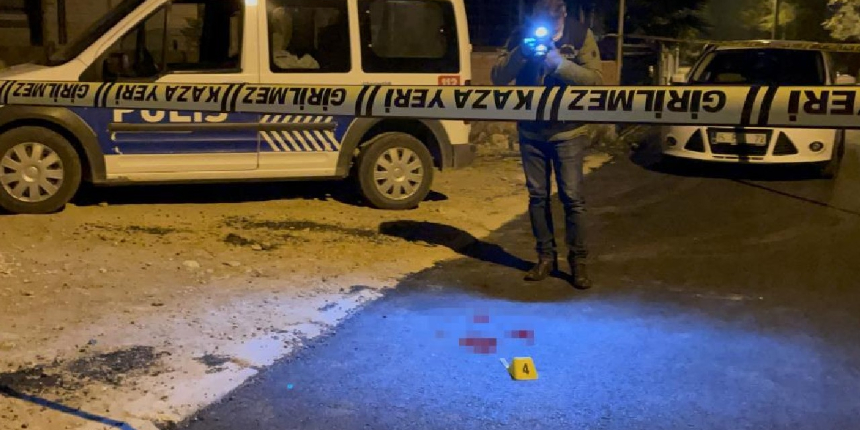 Eve giren hırsız, ev sahibi doktoru silahla vurdu!
