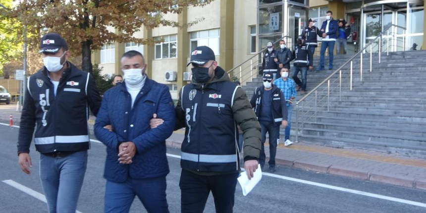 Bankaların kredi vermediği vatandaşlara yüksek faizle borç para veren 6 kişi yakalandı