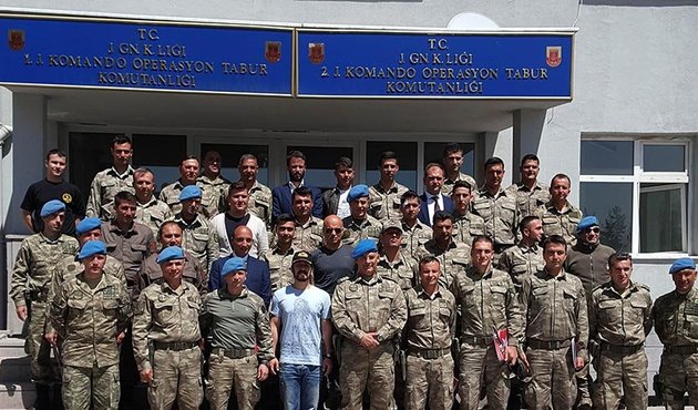 Doğukan Manço’dan Jandarma Komutanlığı’na ziyaret!