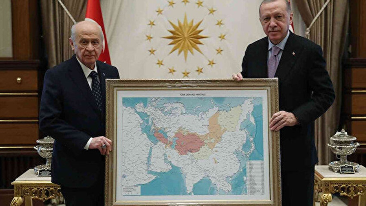 Yunan basını, Erdoğan ve Bahçeli'nin 'Türk Dünyası' haritası ile pozunu 'kışkırtıcı' buldu!