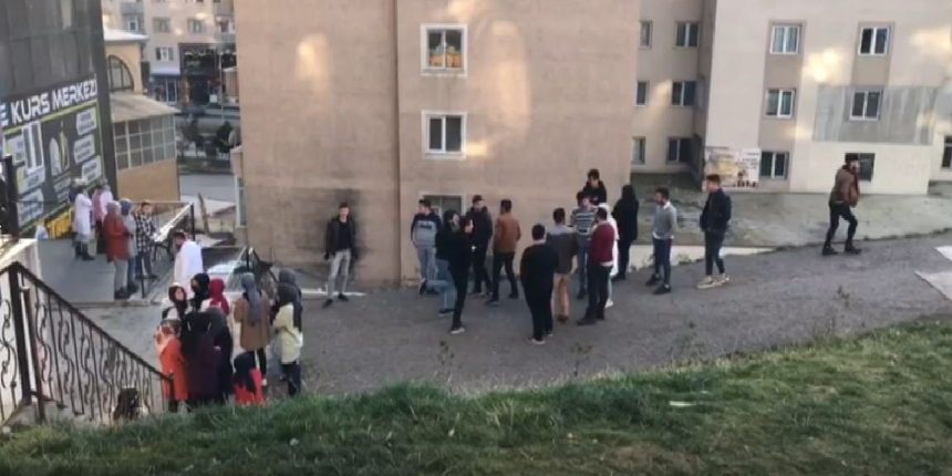 Erzurum'daki deprem anı kamerada...