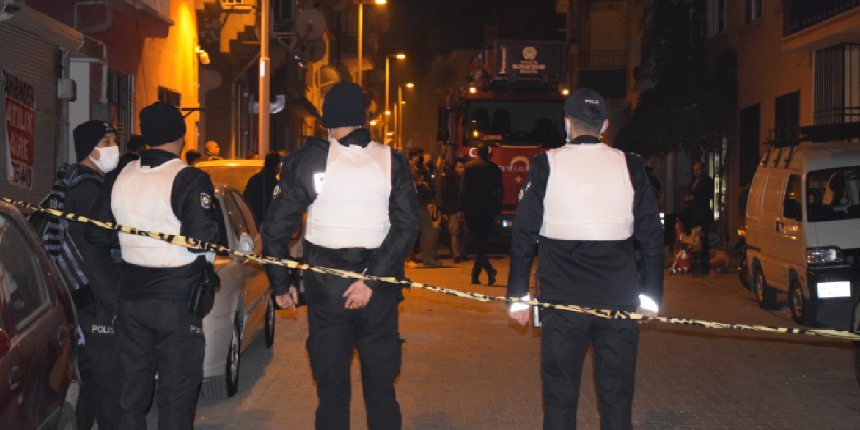 Boşanmak istemeyen kocadan pompalı baskın! Eşi ve çocukları kurtarıldı