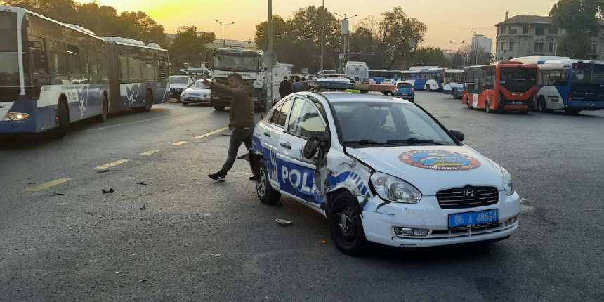 Yolcu otobüsü ile polis aracı çarpıştı!