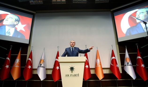 Erdoğan AK Parti'ye üye olurken arkasında ilk 'Partili Cumhurbaşkanı' Atatürk vardı!  / VİDEO