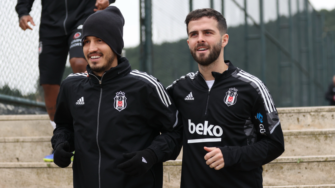 Beşiktaş'ta Alanyaspor hazırlıkları... Pjanic direksiyona, Kenan Karaman ileri uca geçiyor