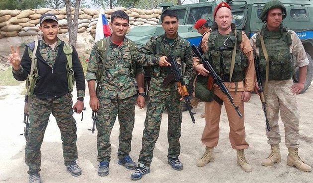 ABD'lilerden sonra Rus askerleri de PYD'li teröristlerle kol kola!
