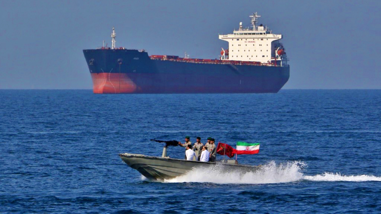 Tanker savaşları devam ediyor: İran'dan yeni hamle!
