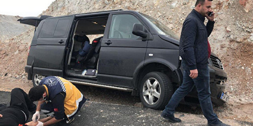 Sultangazi Belediye Başkan Yardımcısı ile AK Parti Sultangazi İlçe Başkanı kaza geçirdi