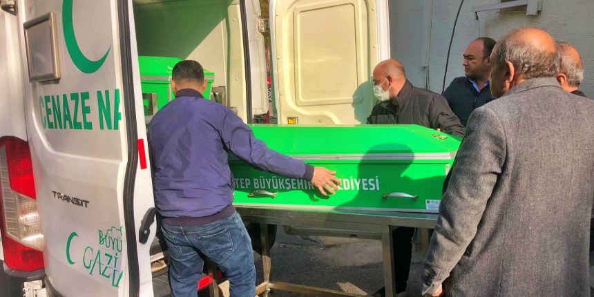 Polisle arkadaşının arasındaki kavgayı ayırırken canından oldu!