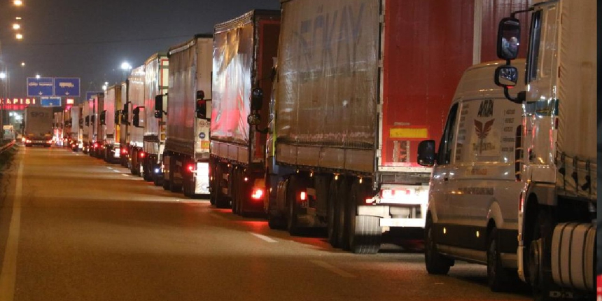 Kapıkule'de TIR kuyruğu 11 kilometreyi buldu: 3 gündür bekliyorlar