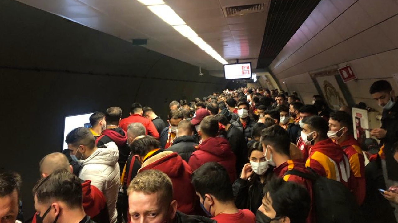 Metrolarda GS-FB derbi yoğunluğu! Adım atacak yer kalmadı