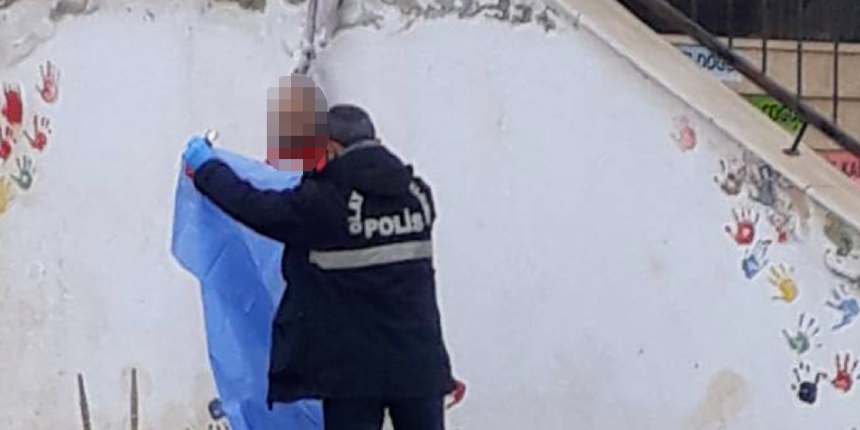 İlkokul bahçesinde dehşet! Asılı halde bulundu
