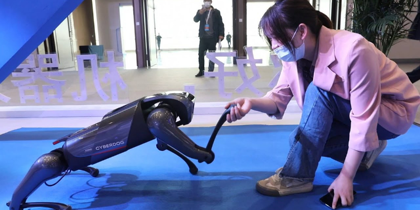 Çin, insanları yüzlerinden tanıyabilen akıllı bir robot köpek üretti!