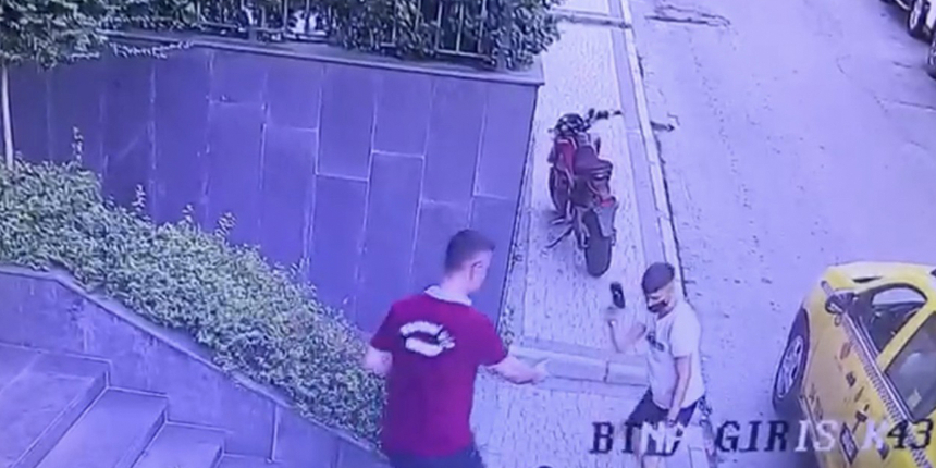 Böylesi görülmedi! Kadının çantasını çalamadı, kendi gaspa maruz kaldı