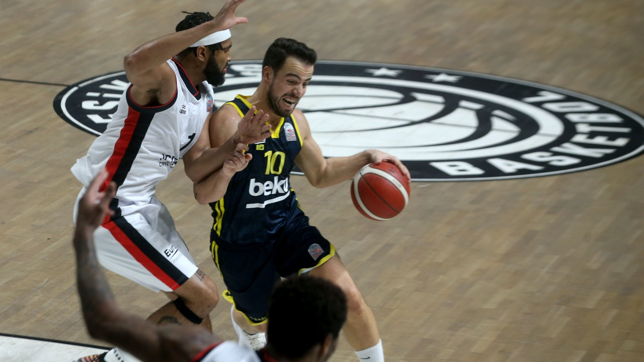 Fenerbahçe Beko deplasmanda Beşiktaş Icrypex'i 74-82 mağlup etti