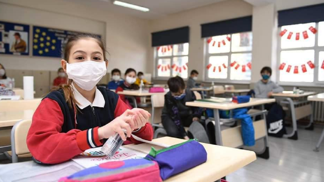 MEB, salgın nedeniyle okullardaki tören, müsabaka, yarışma gibi etkinlikleri iptal etti