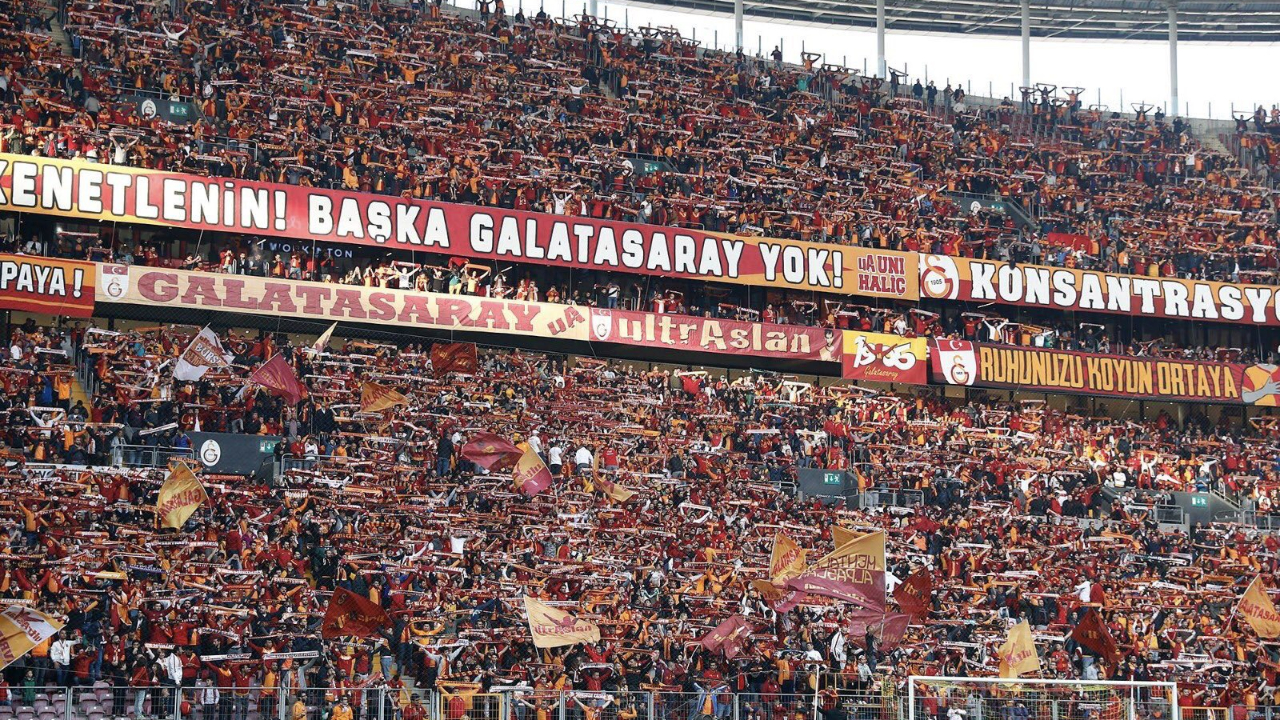 Galatasaray yönetiminden derbiye gelecek taraftarlara "telefonu bırak derbiye odaklan" çağrısı