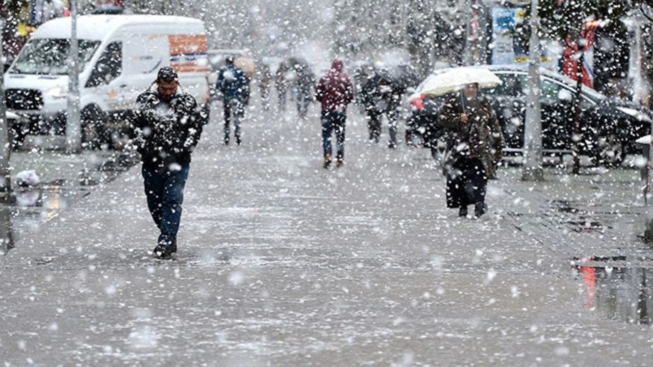 Meteoroloji'den kar yağışı uyarısı... Yağış beklenen illeri tek tek sıraladı