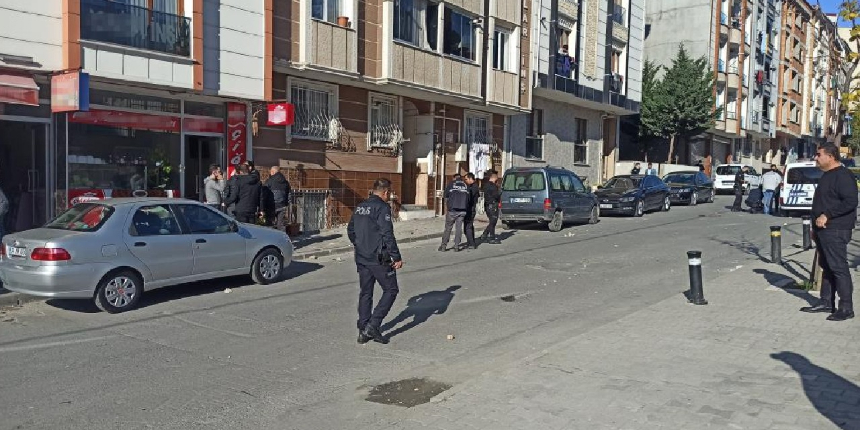 Esenyurt'ta alacak verecek kavgası kanlı bitti: 1 ölü, 2 yaralı