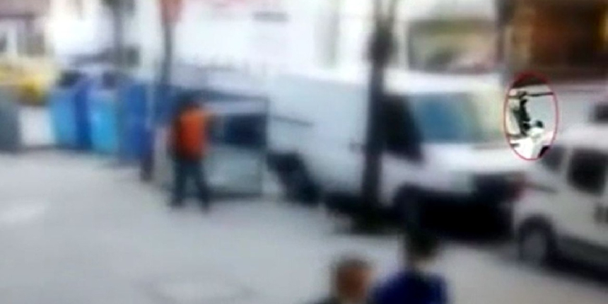 Bağcılar’da yolun karşısına geçmeye çalışan anne ve kızına kamyon çarptı