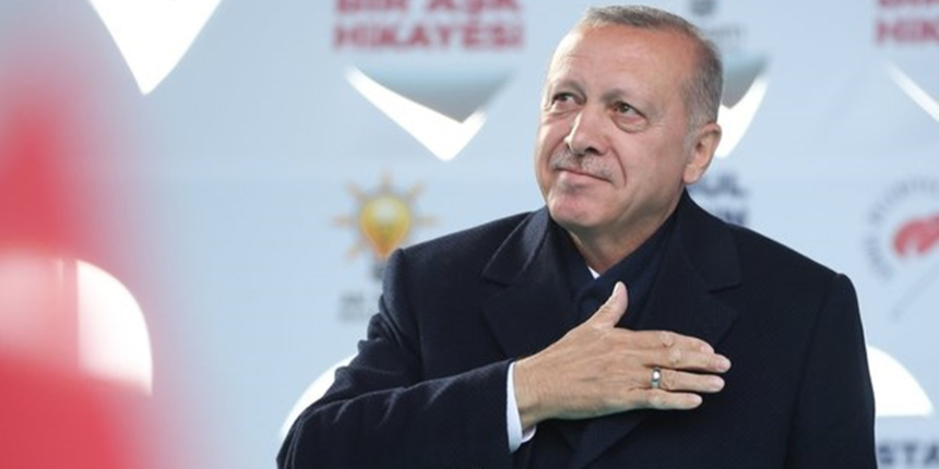 Erdoğan'dan gençlerin  "Dik dur eğilme" sloganlarına yanıt