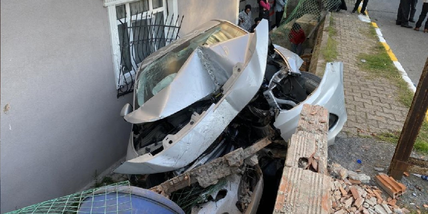 Sultanbeyli'de babasının otomobilini kaçıran çocuk dehşet saçtı!