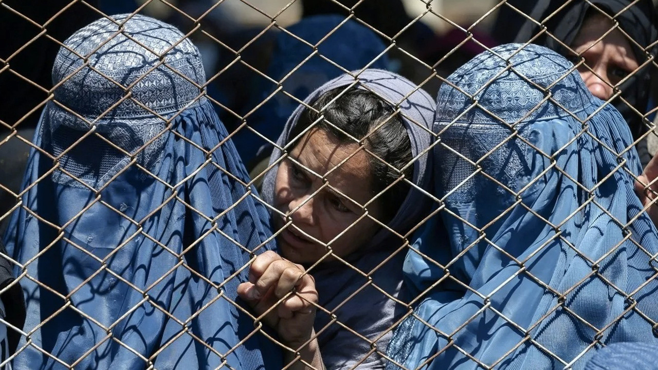 Taliban'ın yasaklarına yenisi eklendi: Kadınların oynadığı diziler yayınlanmayacak