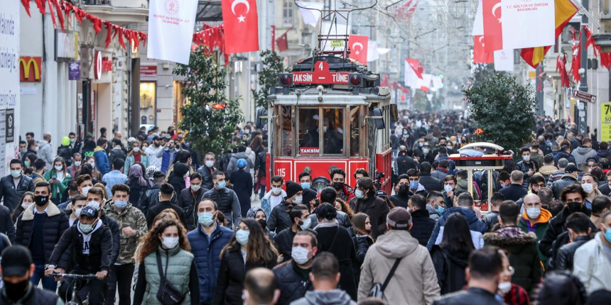 Prof. Dr. Ceyhan aşı olmayanlara dikkat çekerek uyardı: Yeni mutasyonlar kaçınılmaz