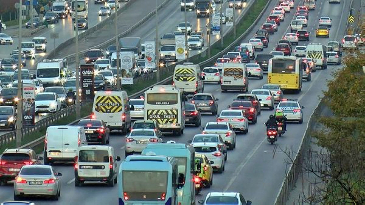 Tatil bitti İstanbullunun trafik çilesi başladı! Uzun araç kuyrukları oluştu! Yüzde 60'ı geçti...