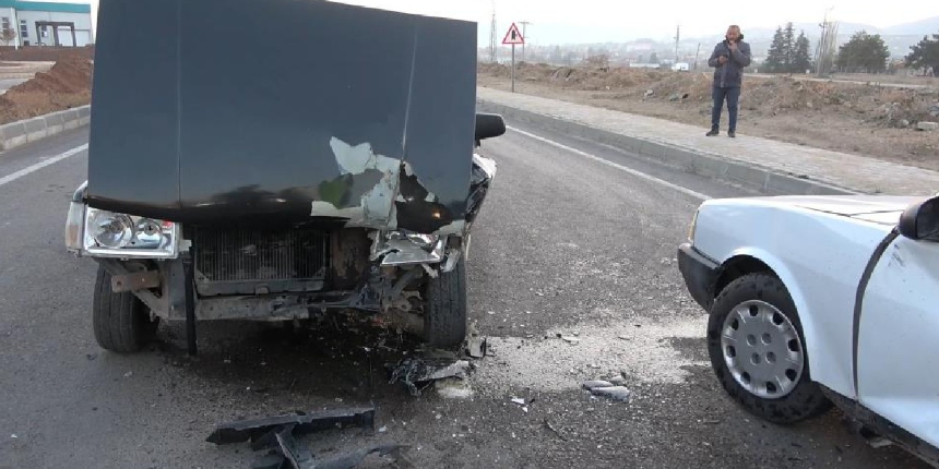 Trafik kurallarını altüst eden sürücü kazaya neden oldu!