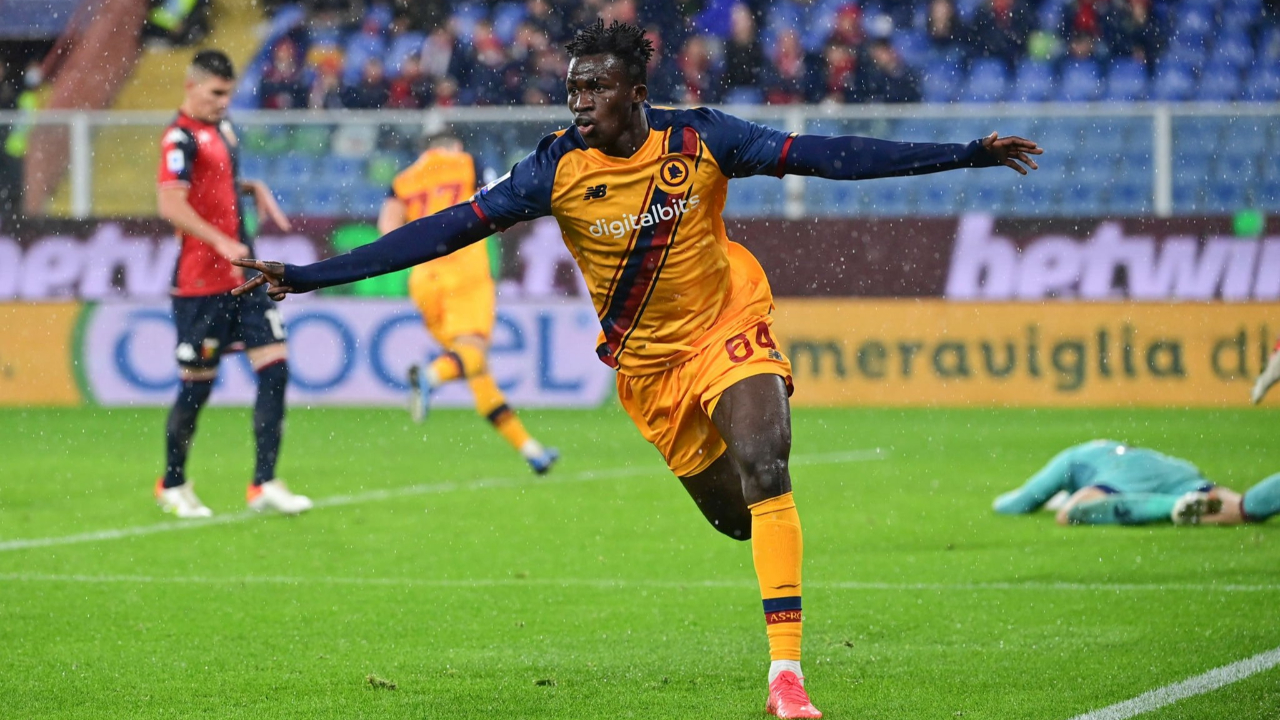 Jose Mourinho sözünü tuttu... Genoa'ya gol atan yeni prensi Felix Afena-Gyan'a 800 euroluk ayakkabı hediye etti