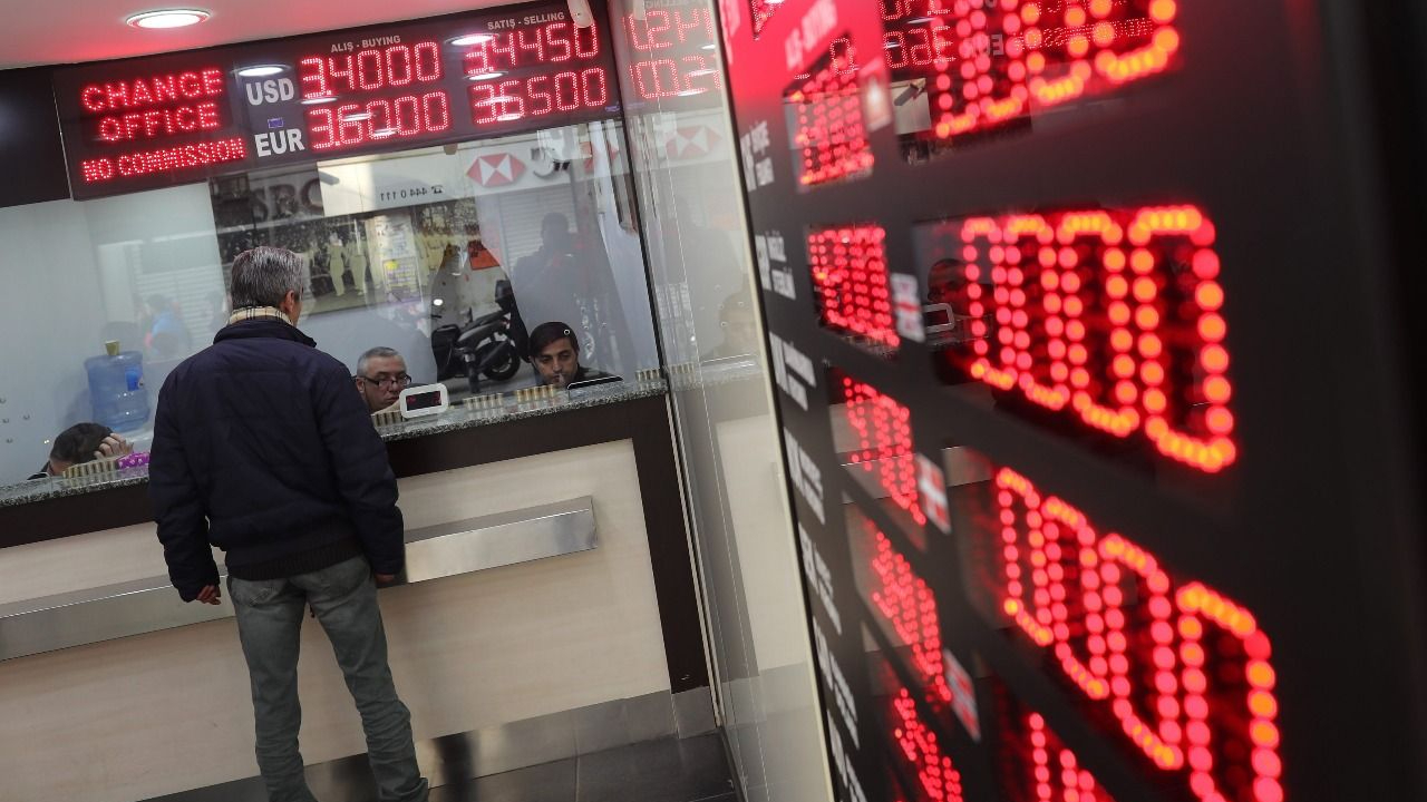 Döviz bürolarının tahta kapattığı iddia edildi