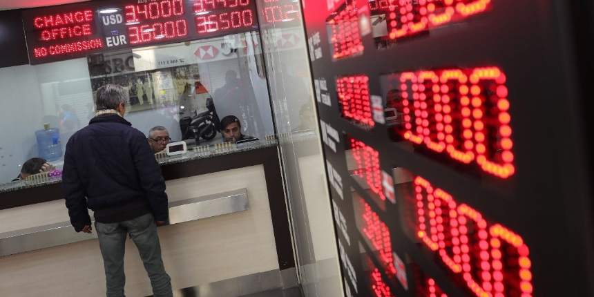 Döviz bürolarının tahta kapattığı iddia edildi