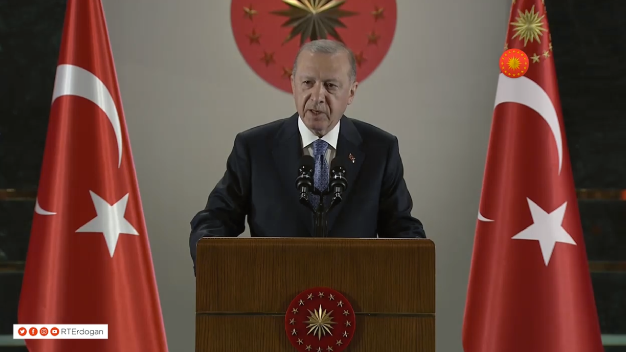 Cumhurbaşkanı Erdoğan'dan öğretmenlere yeni müjde: Öğretmenlik Meslek Kanunu çıkaracağız