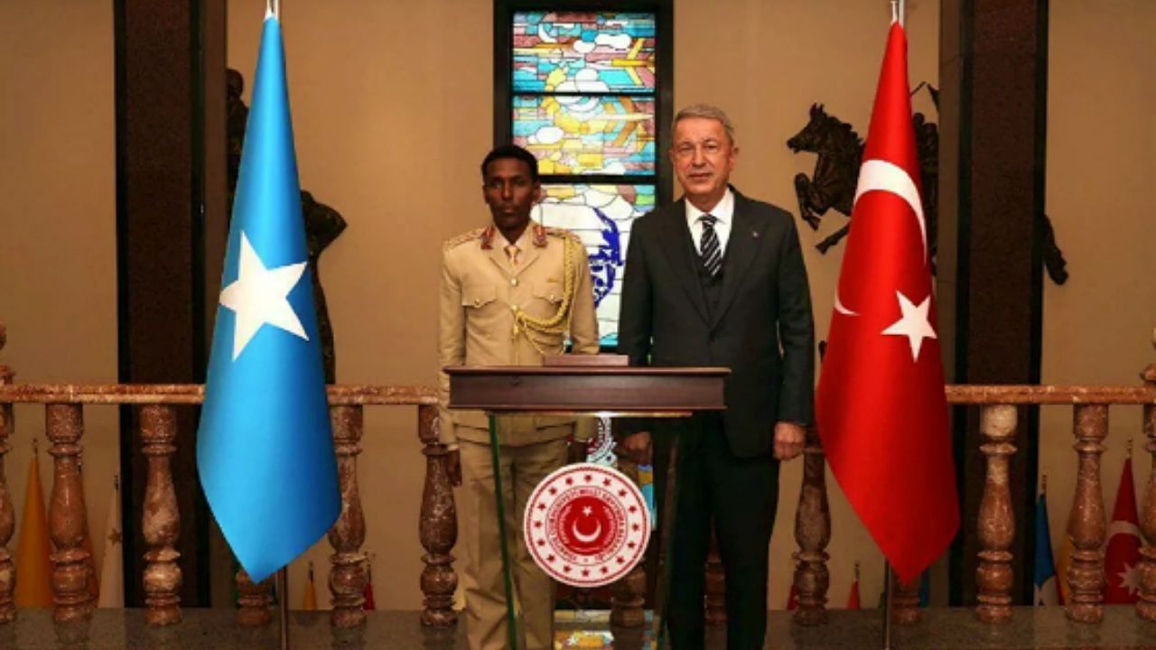 Milli Savunma Bakanı Akar, Somali Genelkurmay Başkanı ile buluştu