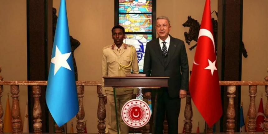 Milli Savunma Bakanı Akar, Somali Genelkurmay Başkanı ile buluştu