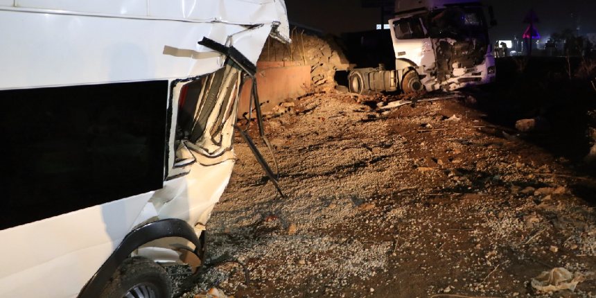Asker uğurlaması dönüşünde feci kaza: 14 yaralı