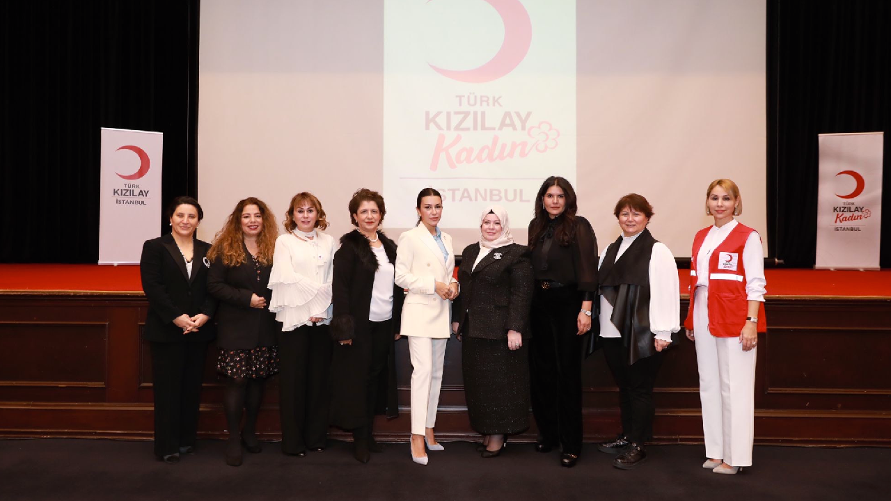 Ünlü sanatçılardan kız çocuklarına destek! Kızılay'ın kampanyasına katıldılar