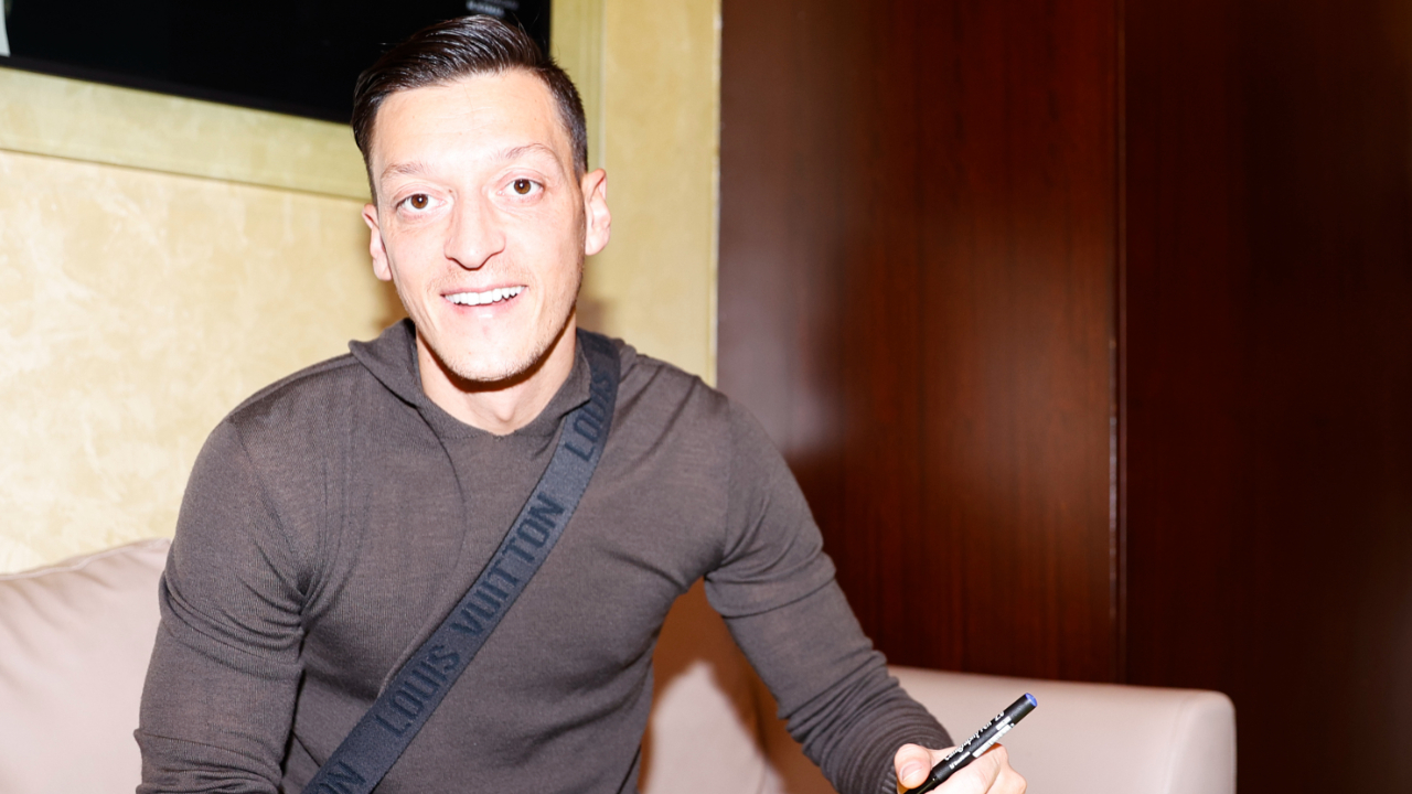 Mesut Özil, Olympiacos deplasmanında yok... Bu kez Vitor Pereira'nın tercihiyle değil.