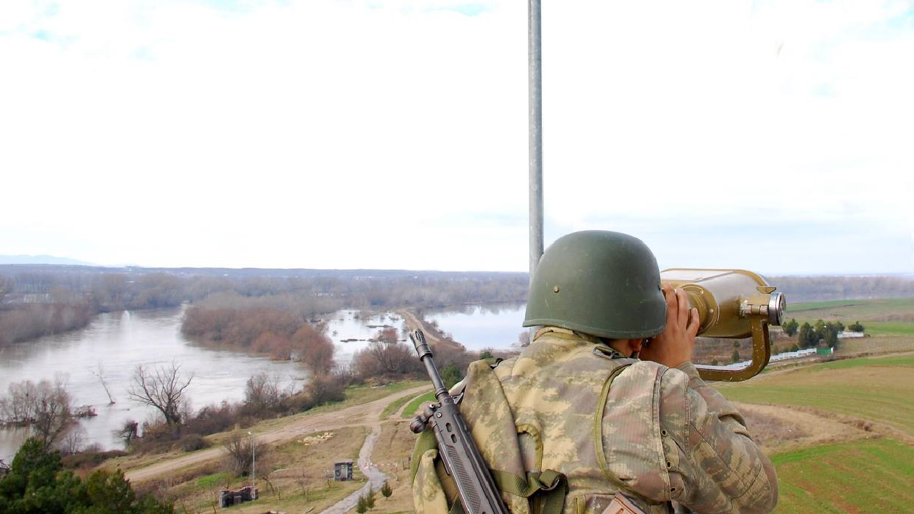 Yunanistan'a kaçmaya çalışan 5 FETÖ şüphelisi Edirne'de yakalandı