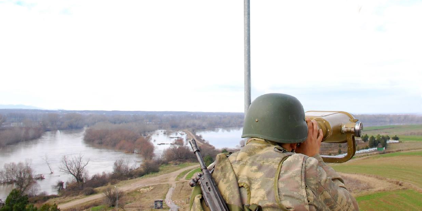 Yunanistan'a kaçmaya çalışan 5 FETÖ şüphelisi Edirne'de yakalandı