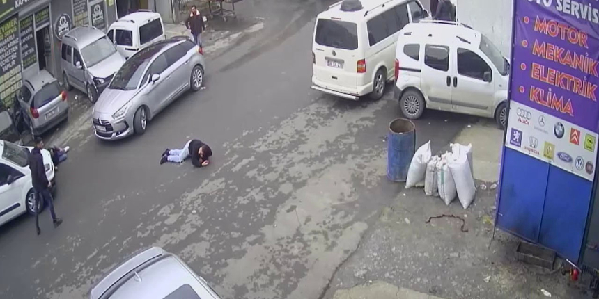 Sanayi sitesindeki dehşet anlarının görüntüleri ortaya çıktı: Önce kurşunladı, sonra yerde tekmeledi