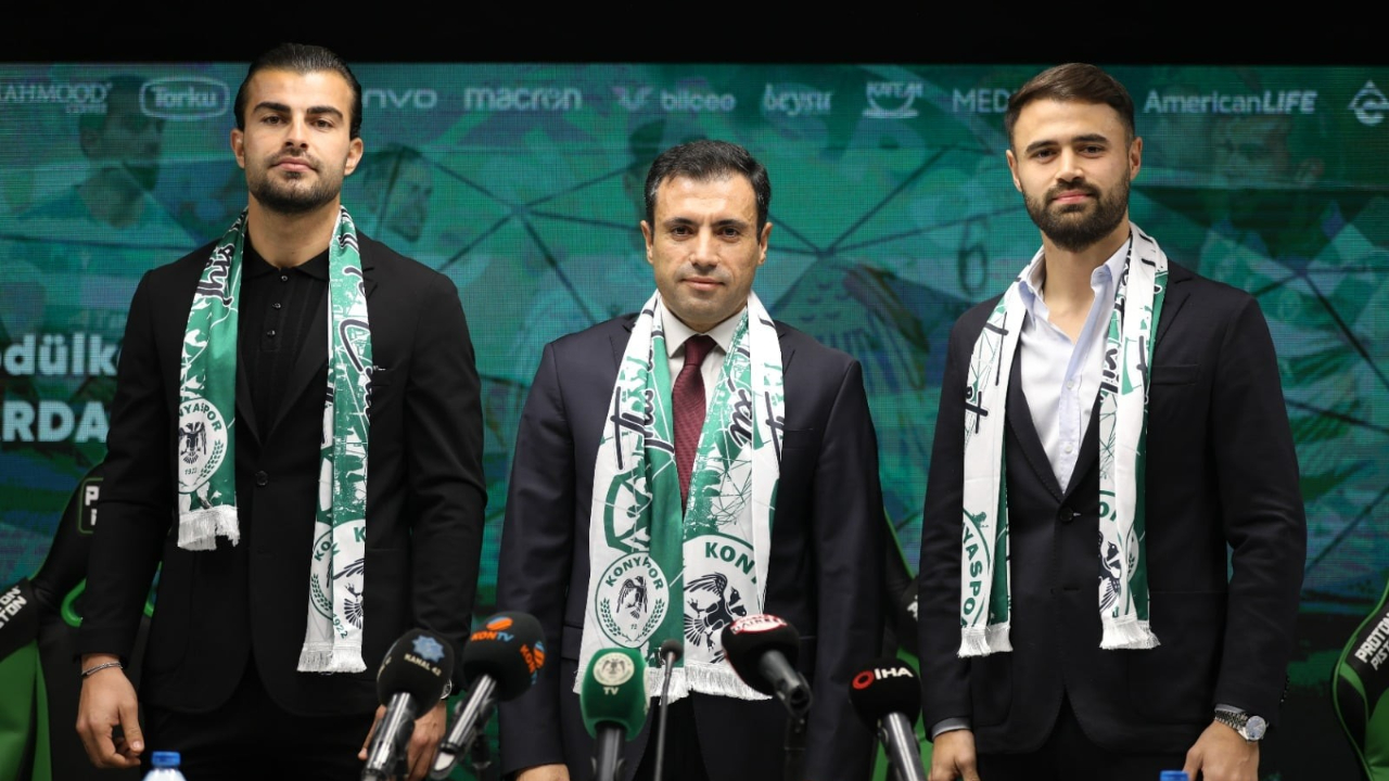 Konyaspor stoperleriyle nikah tazeledi... Abdülkerim Bardakçı ile Ahmet Çalık'tan 3'er yıllık imza