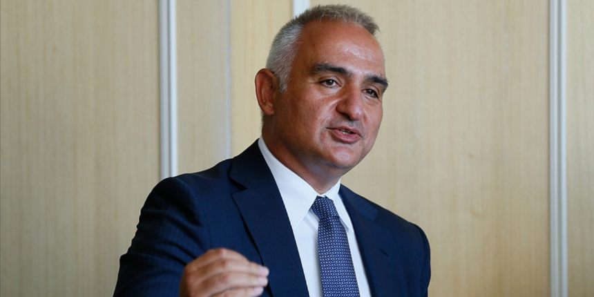 Kültür ve Turizm Bakanı Ersoy, Antalya'da turizmcilerle bir araya geldi